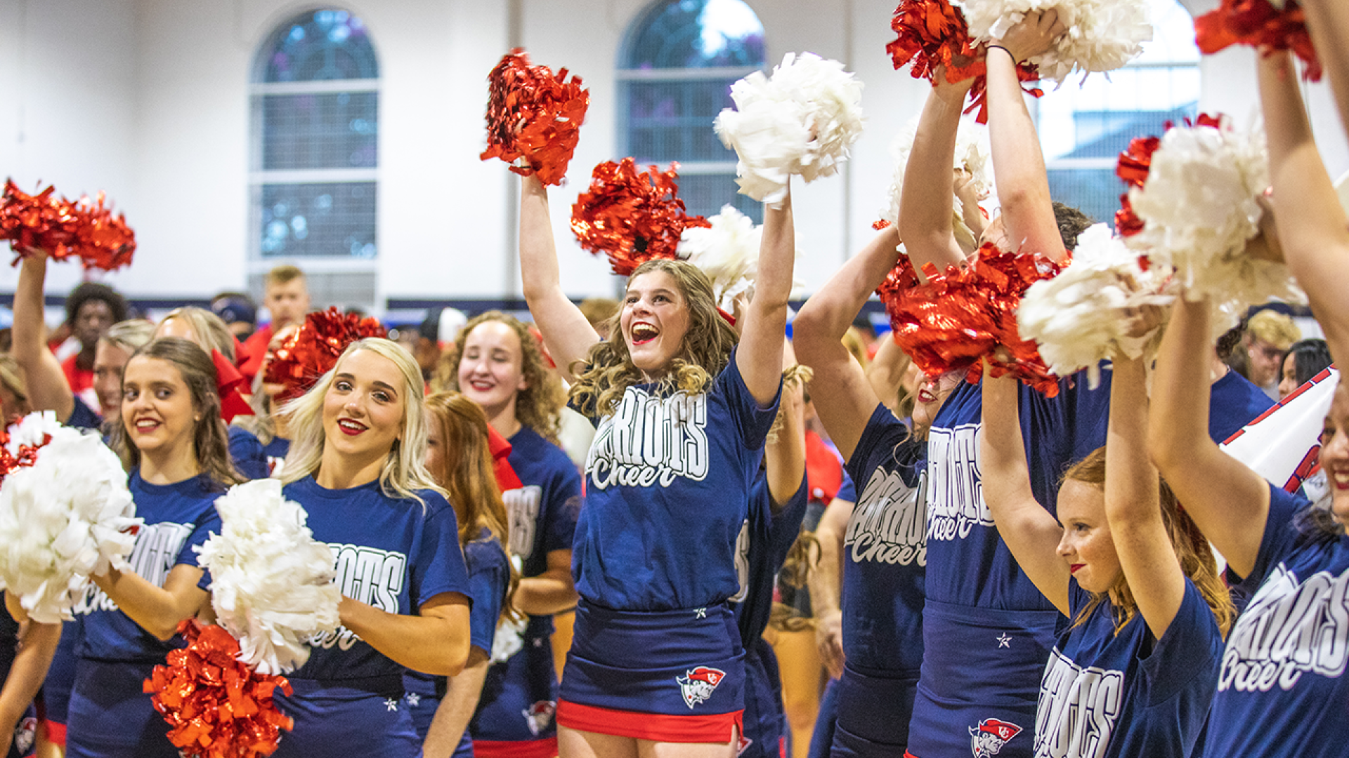 Cumberlands cheerleaders help welcome students to campus during Welcome Week. 
